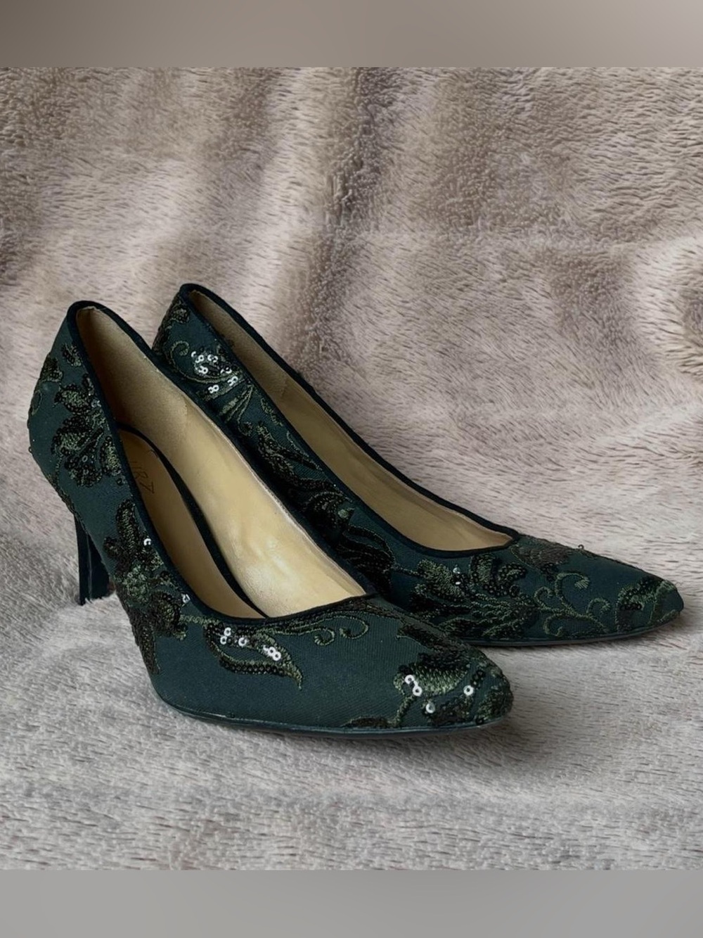 Size 8 Emerald Green Beaded Heels